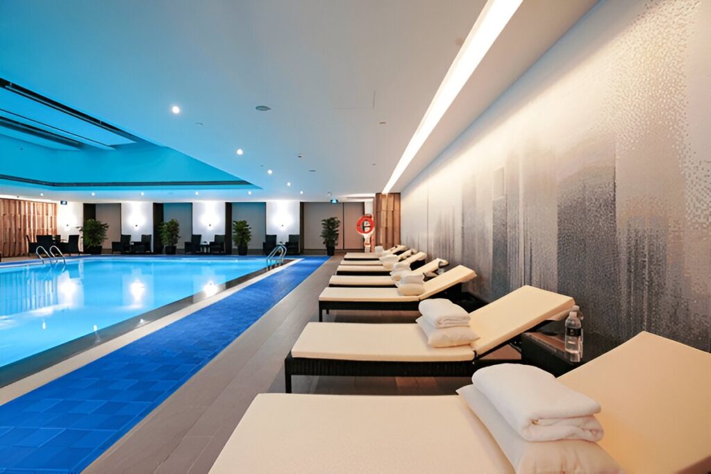 Swimming pool with luxurious Integrated Spas features, beautifully designed and expertly crafted by RESGROUP.